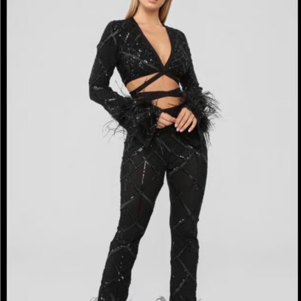 New With Tags!! FASHION NOVA  Black Women's Feather & sequin Pant set